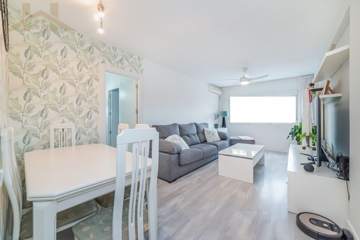 Living room of Flat for sale in Móstoles  with Air Conditioner, Heating and Community pool