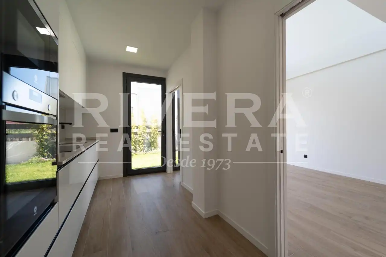 Habitación de Casa adosada en venta en Vigo  con Calefacción y Jardín privado