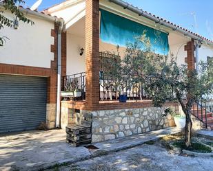 Vista exterior de Casa o xalet en venda en Manzaneque amb Aire condicionat, Calefacció i Moblat