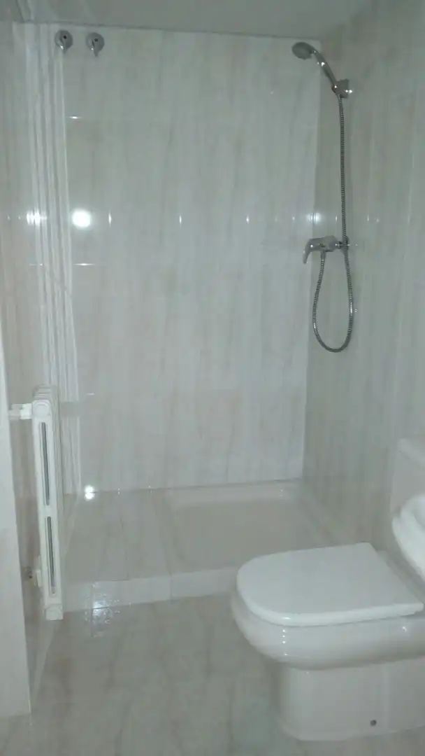 Baño de Oficina de alquiler en Zaragoza con Aire acondicionado y Calefacción