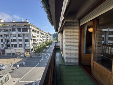 Flat with balcony for sale in Bergara