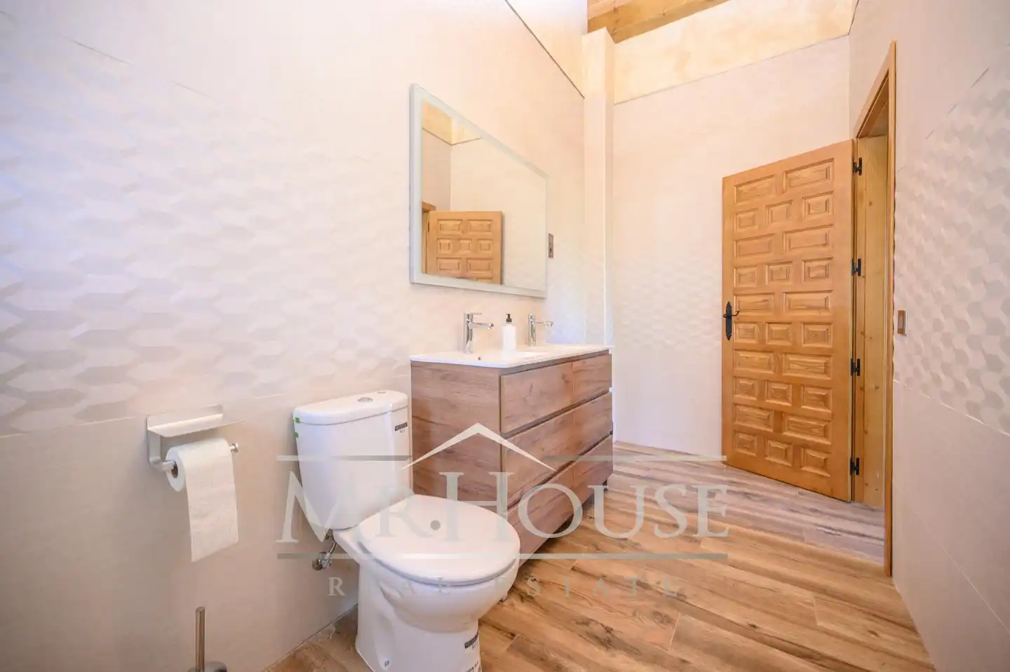 Baño de Finca rústica en venta en Perales de Tajuña con Aire acondicionado, Calefacción y Jardín privado