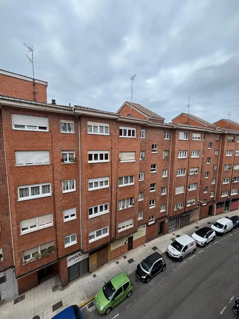 Vista exterior de Piso en venta en Gijón  con Calefacción, Parquet y Trastero