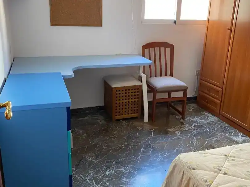 Dormitori de Pis de lloguer en Jaén amb Aire condicionat, Moblat i Balcó