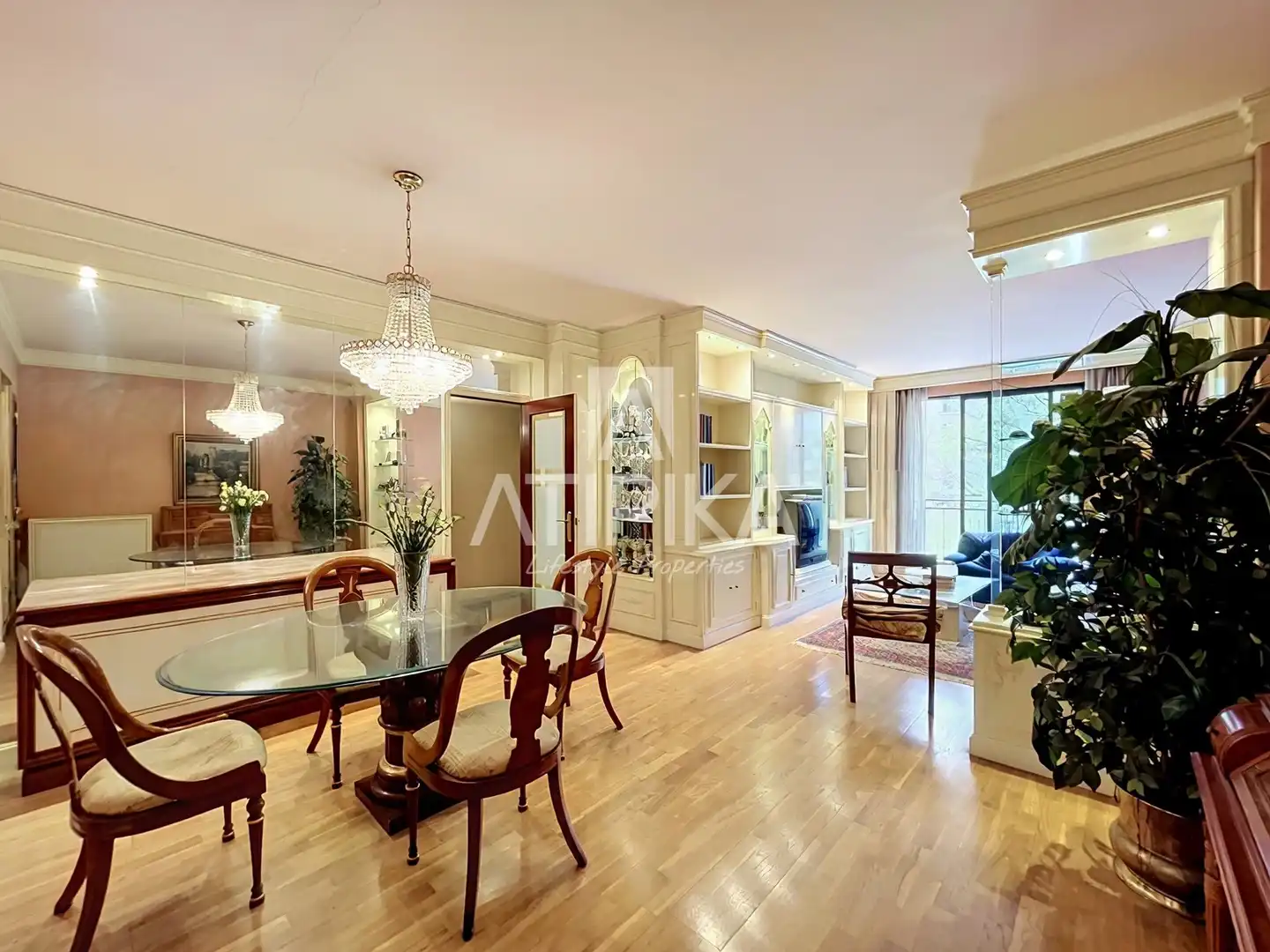 Flat with terrace for sale in Eixample