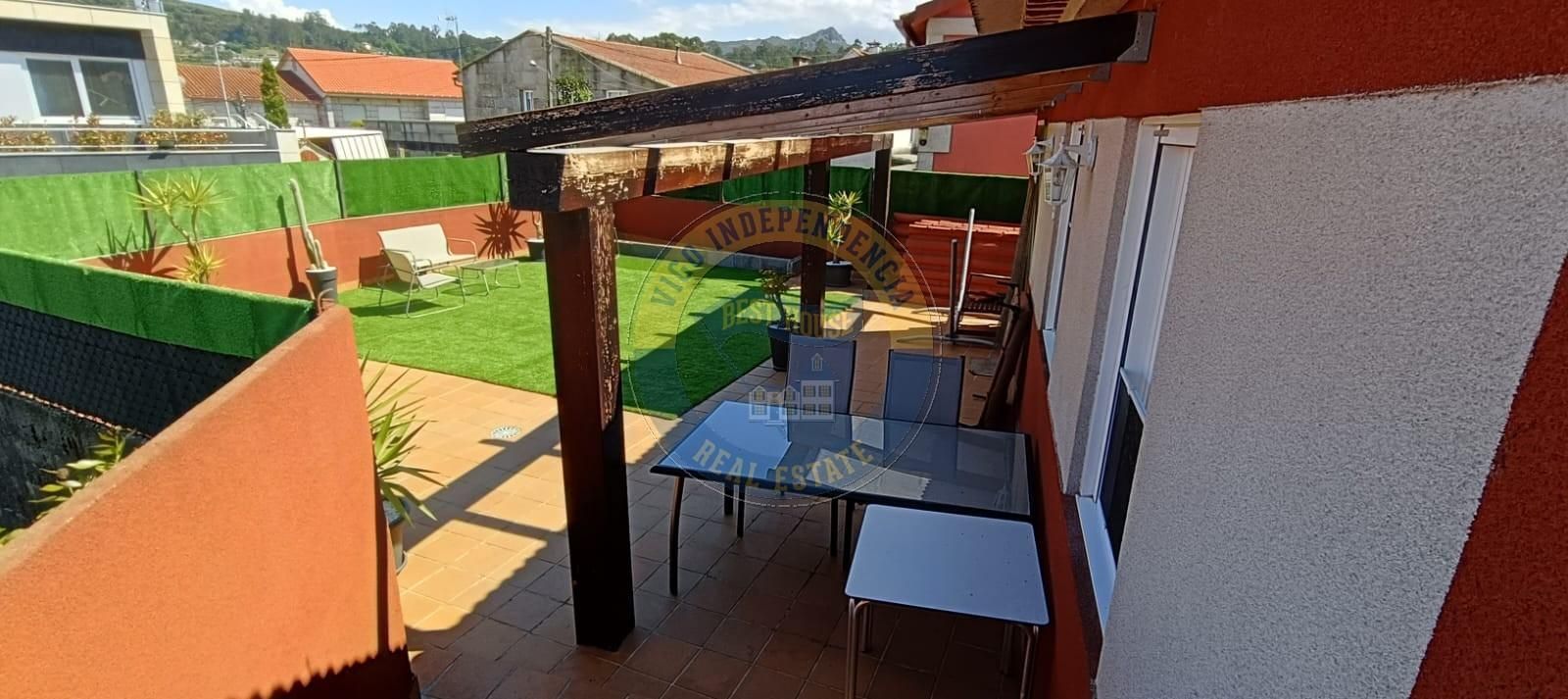 Terrassa de Casa o xalet en venda en Vigo  amb Calefacció, Jardí privat i Terrassa