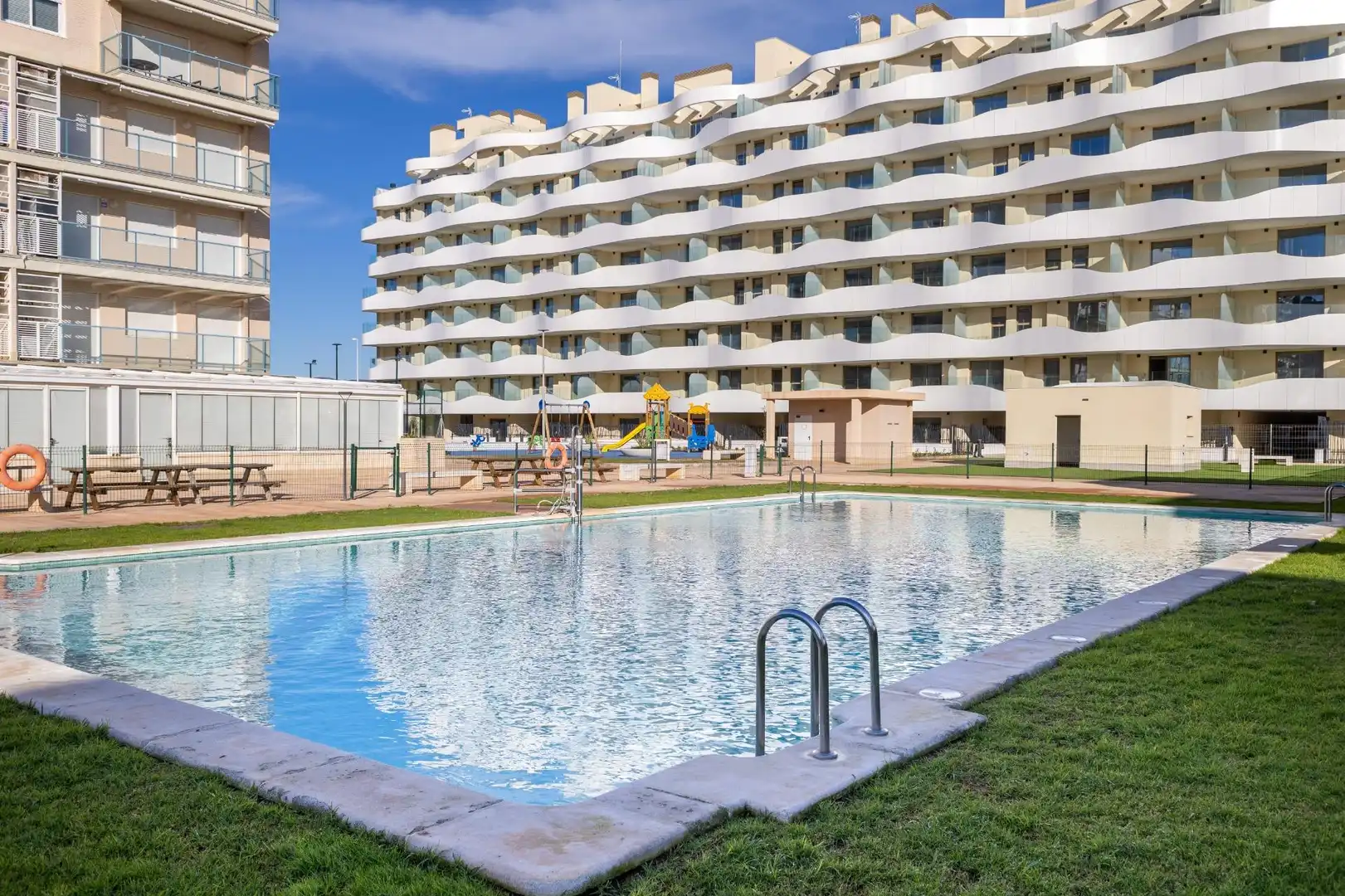 Piscina de Apartamento en venta en El Puig de Santa Maria con Aire acondicionado, Calefacción y Amueblado