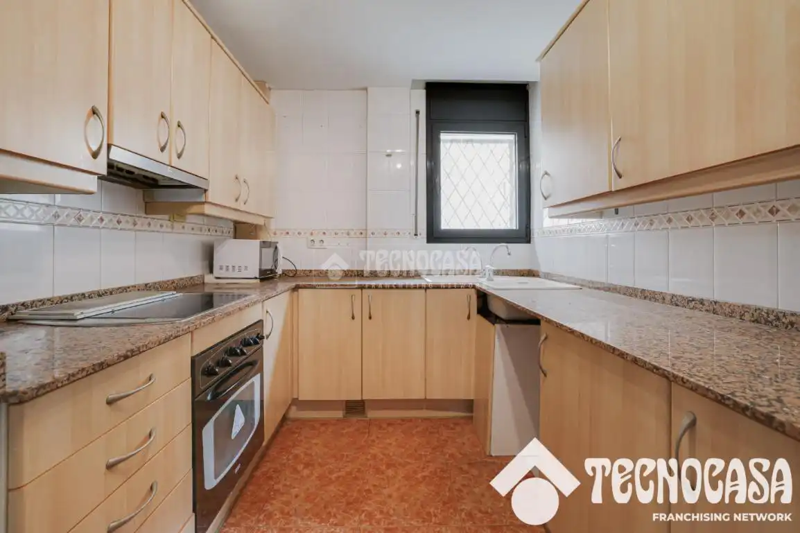 Cocina de Piso en venta en Santa Coloma de Gramenet con Calefacción y Terraza