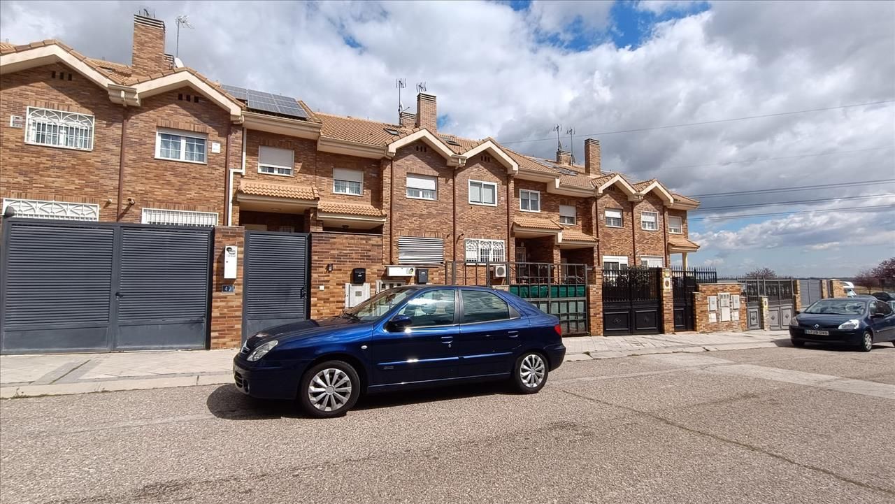 Casa adosada en venda a Calle Santoña, Las Castañeras - Bulevar