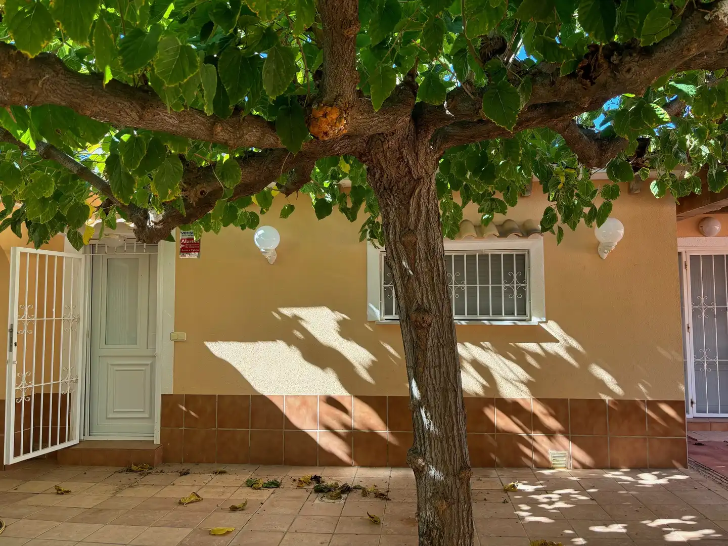 Außenansicht von Erdgeschoss zum Verkauf in La Manga del Mar Menor mit Klimaanlage, Privatgarten und Schwimmbad