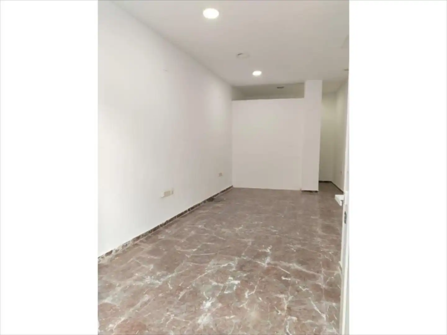 Business premises for sale in Casc Urbà, imagen 2