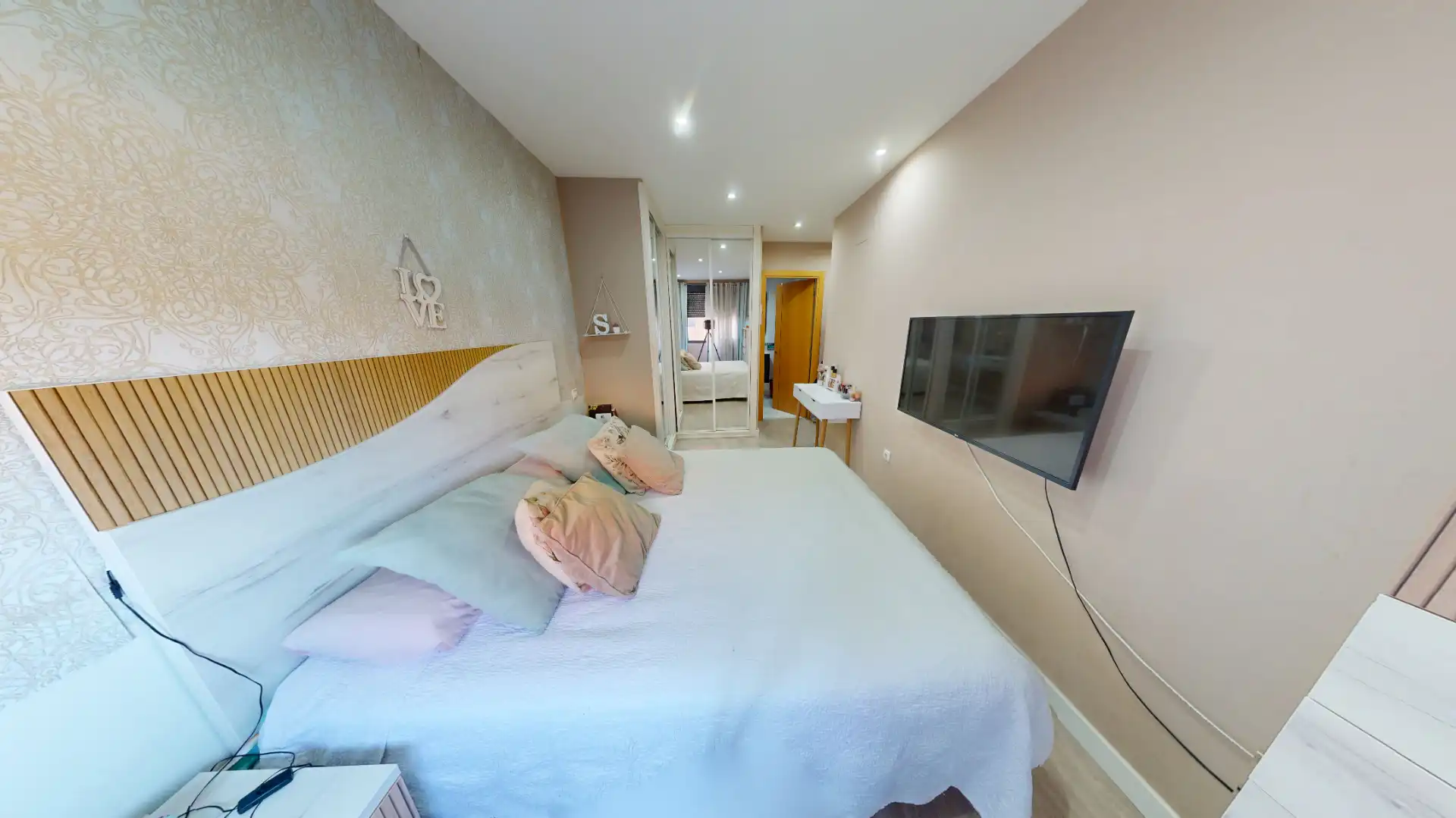 Flat for sale in Avenida 3 de Abril de 1979, Haygon - Universidad