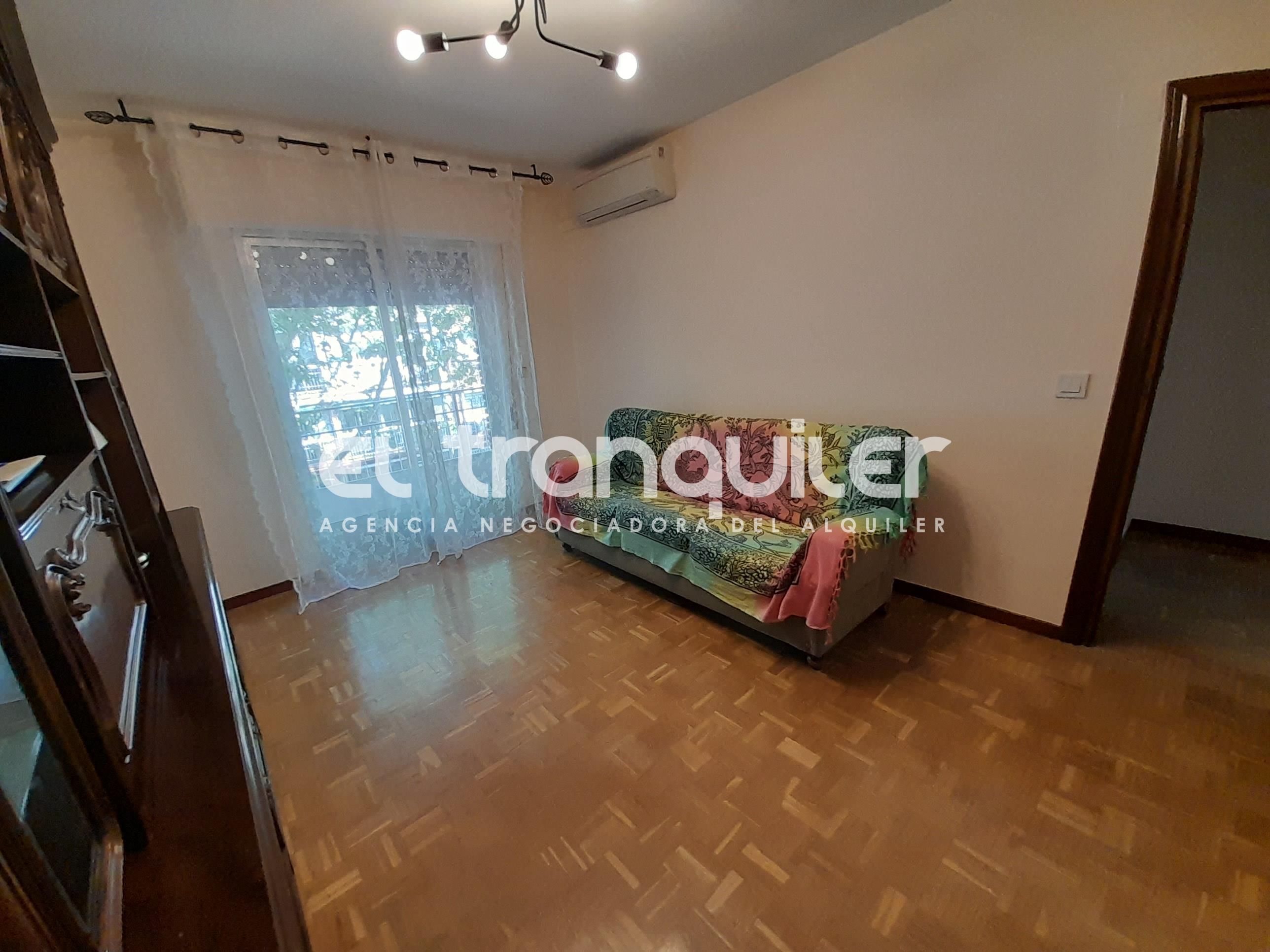 Bedroom of Flat to rent in  Madrid Capital  with Air Conditioner, Parquet flooring and Terrace