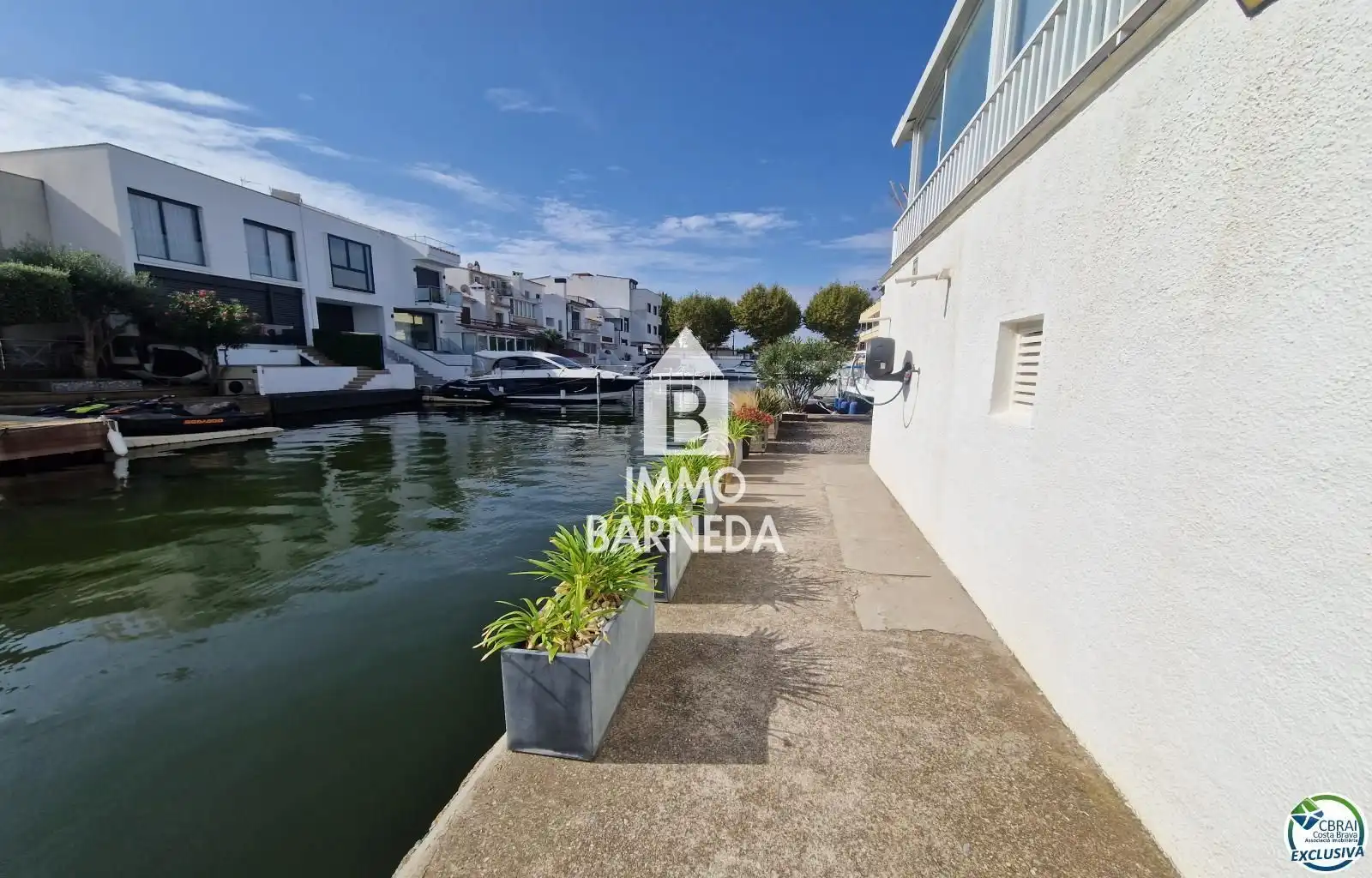 Vista exterior de Pis en venda en Empuriabrava amb Aire condicionat, Calefacció i Terrassa