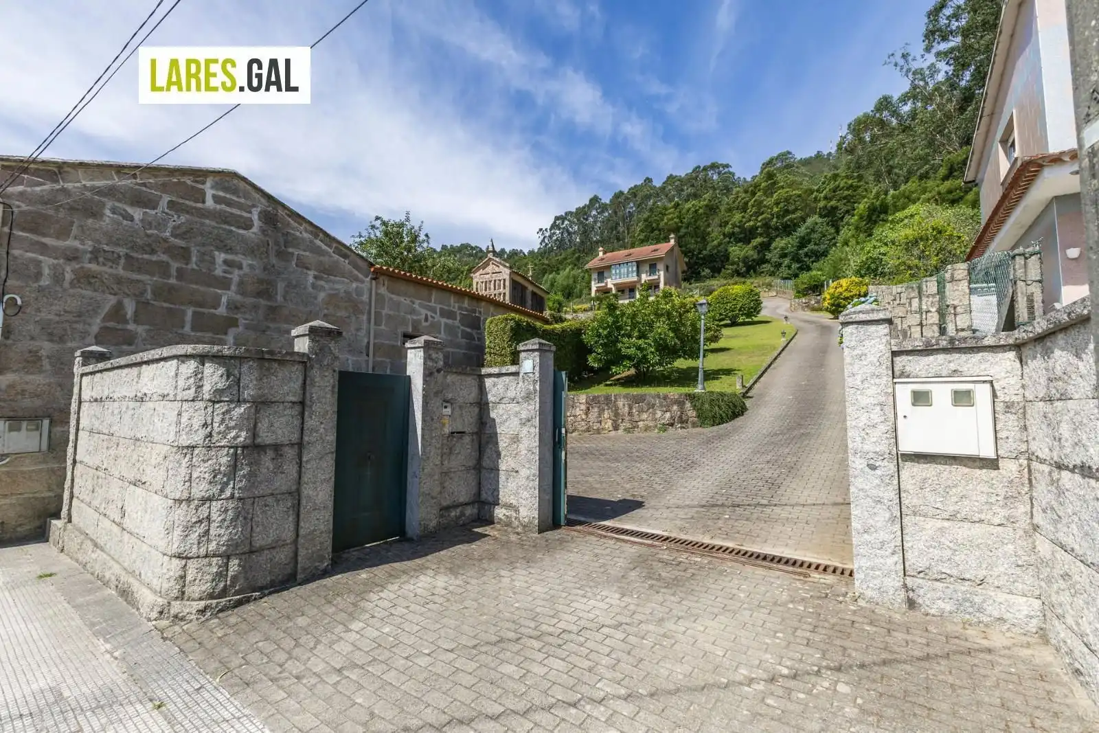 Außenansicht von Haus oder Chalet zum Verkauf in Cangas  mit Heizung, Terrasse und Möbliert