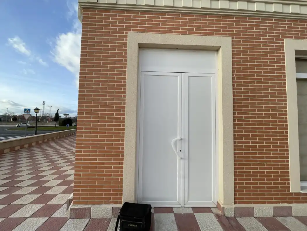 Vista exterior de Local en venta en Ávila