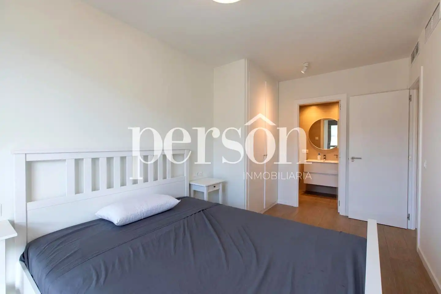 Habitación de Piso de alquiler en Dénia con Aire acondicionado, Terraza y Trastero