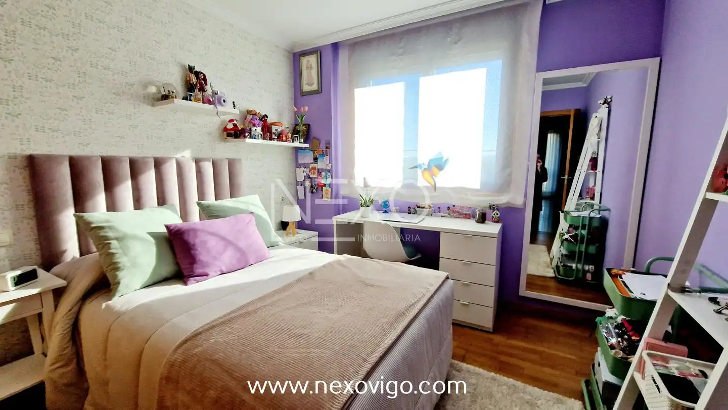Habitación de Casa adosada en venta en Cangas  con Calefacción, Trastero y Amueblado