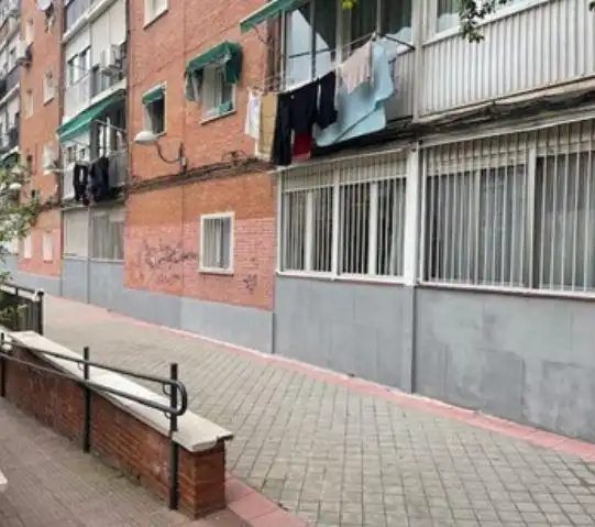 Vista exterior de Local en venta en Madrid