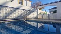 Piscina de Casa adosada en venda en Jerez de la Frontera amb Aire condicionat i Piscina