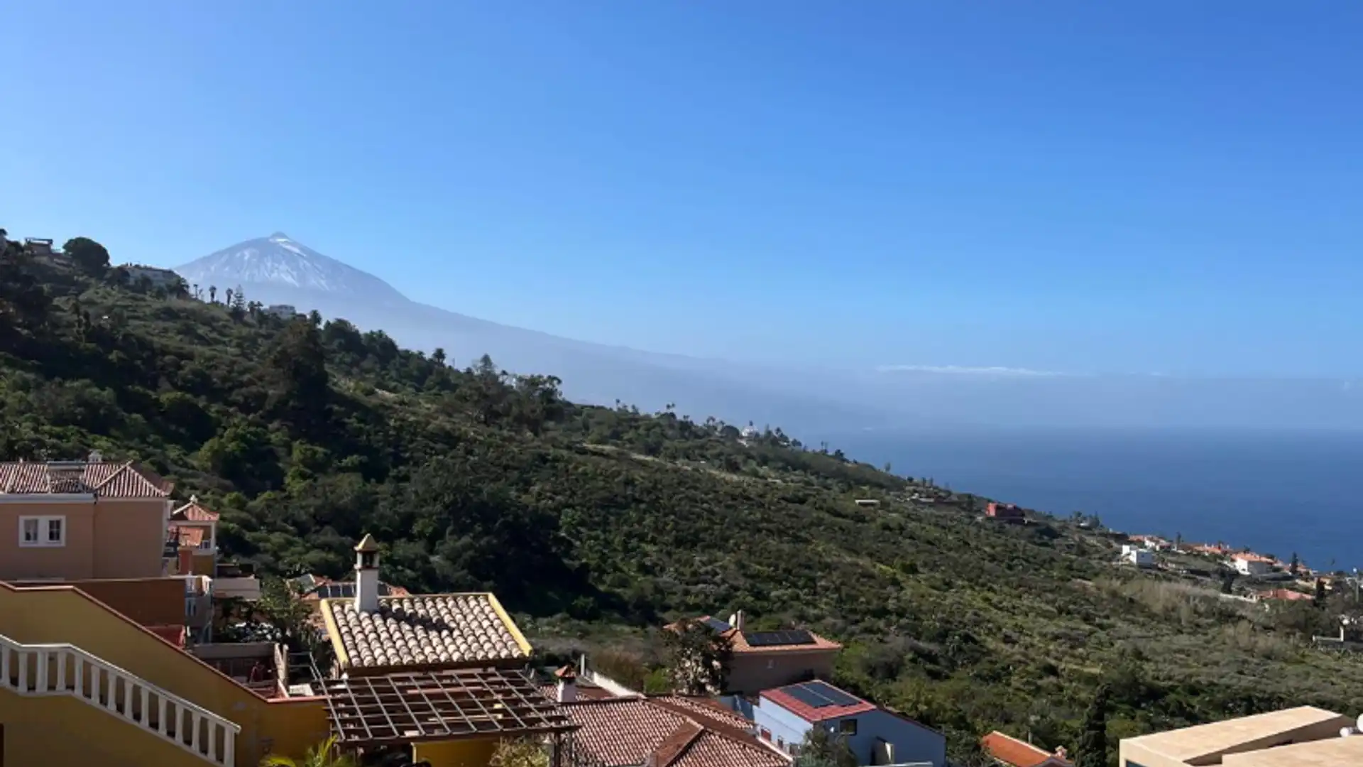 Vista exterior de Casa o xalet de lloguer en El Sauzal amb Jardí privat, Terrassa i Piscina