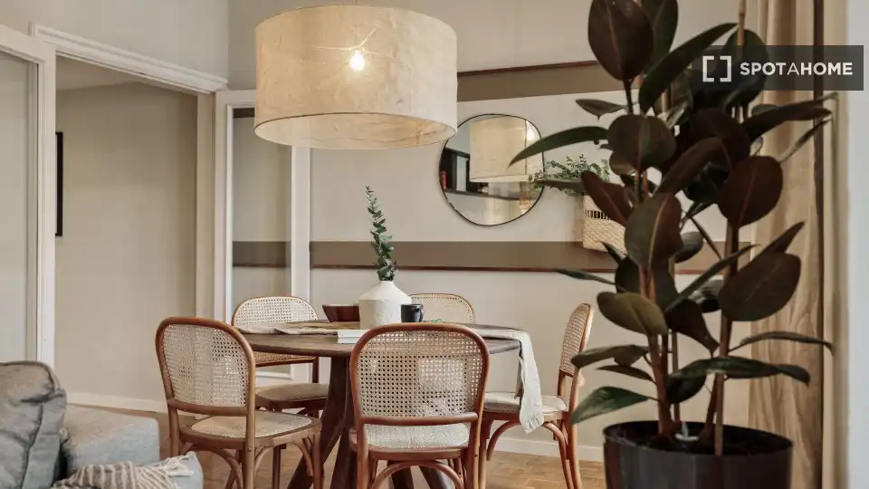Comedor de Piso de alquiler en Barcelona con Aire acondicionado, Calefacción y Amueblado
