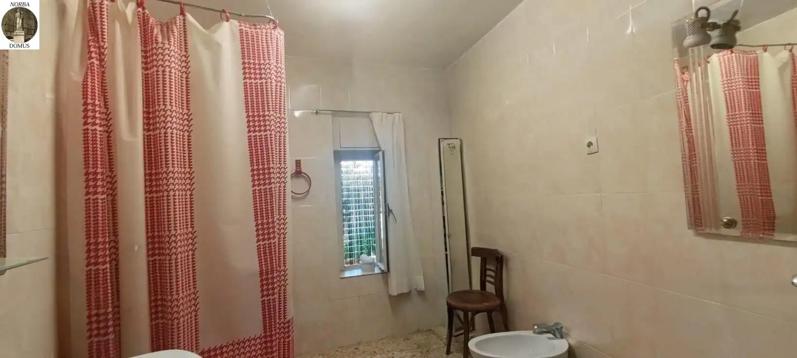 Baño de Finca rústica en venta en Hinojal con Trastero, Amueblado y Balcón