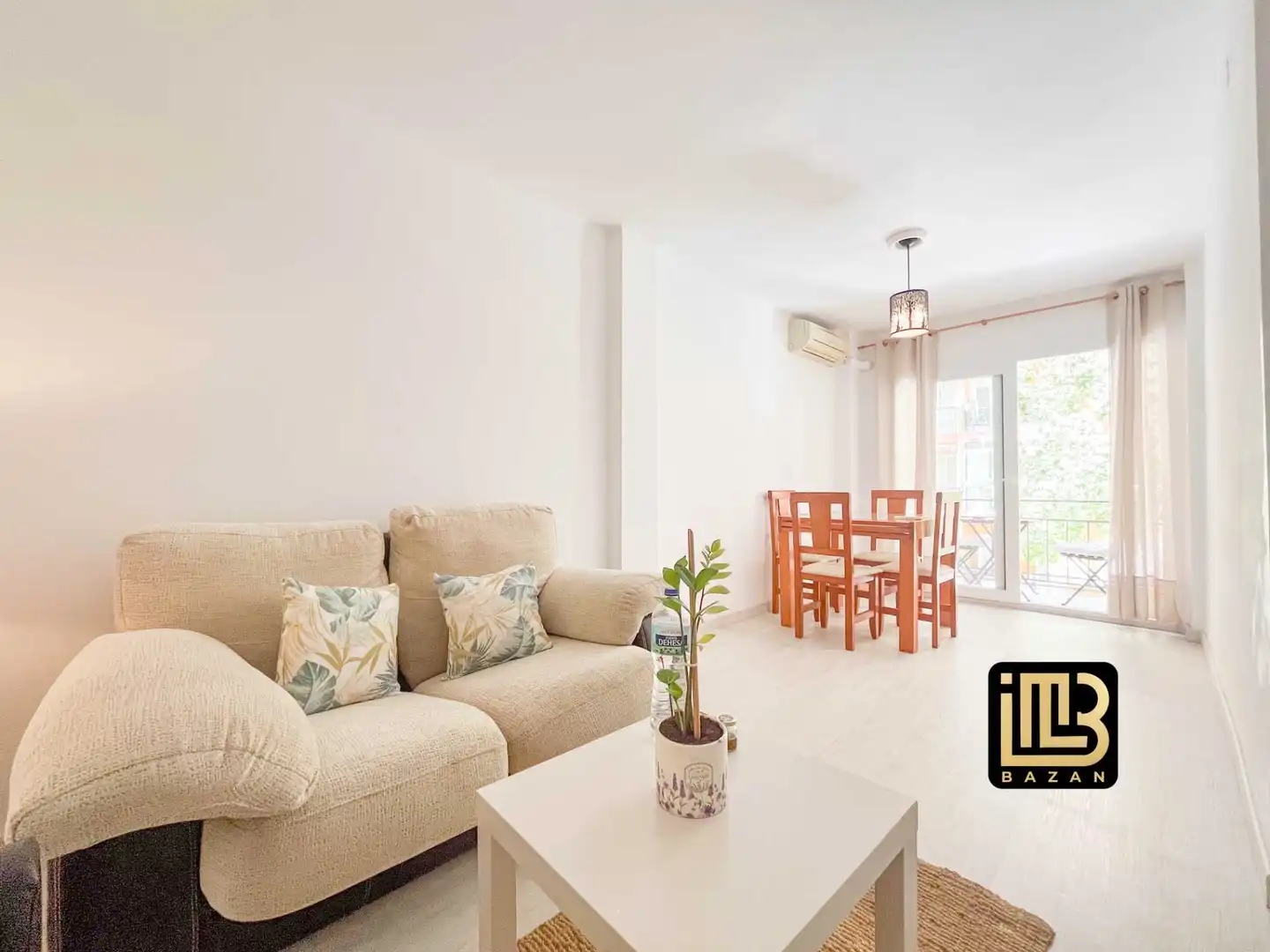 Living room of Flat for rent in Málaga  with Air Conditioner, Terrace and Furnished