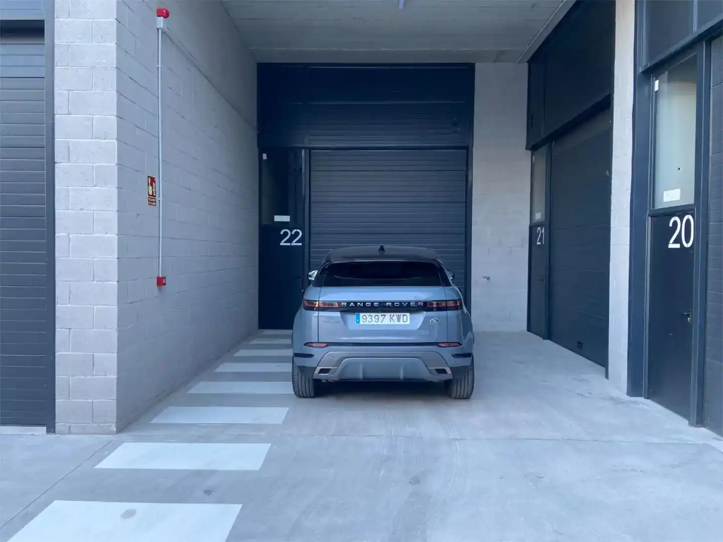 Parkplatz von Fabrikhallen zur Miete in El Carrascal