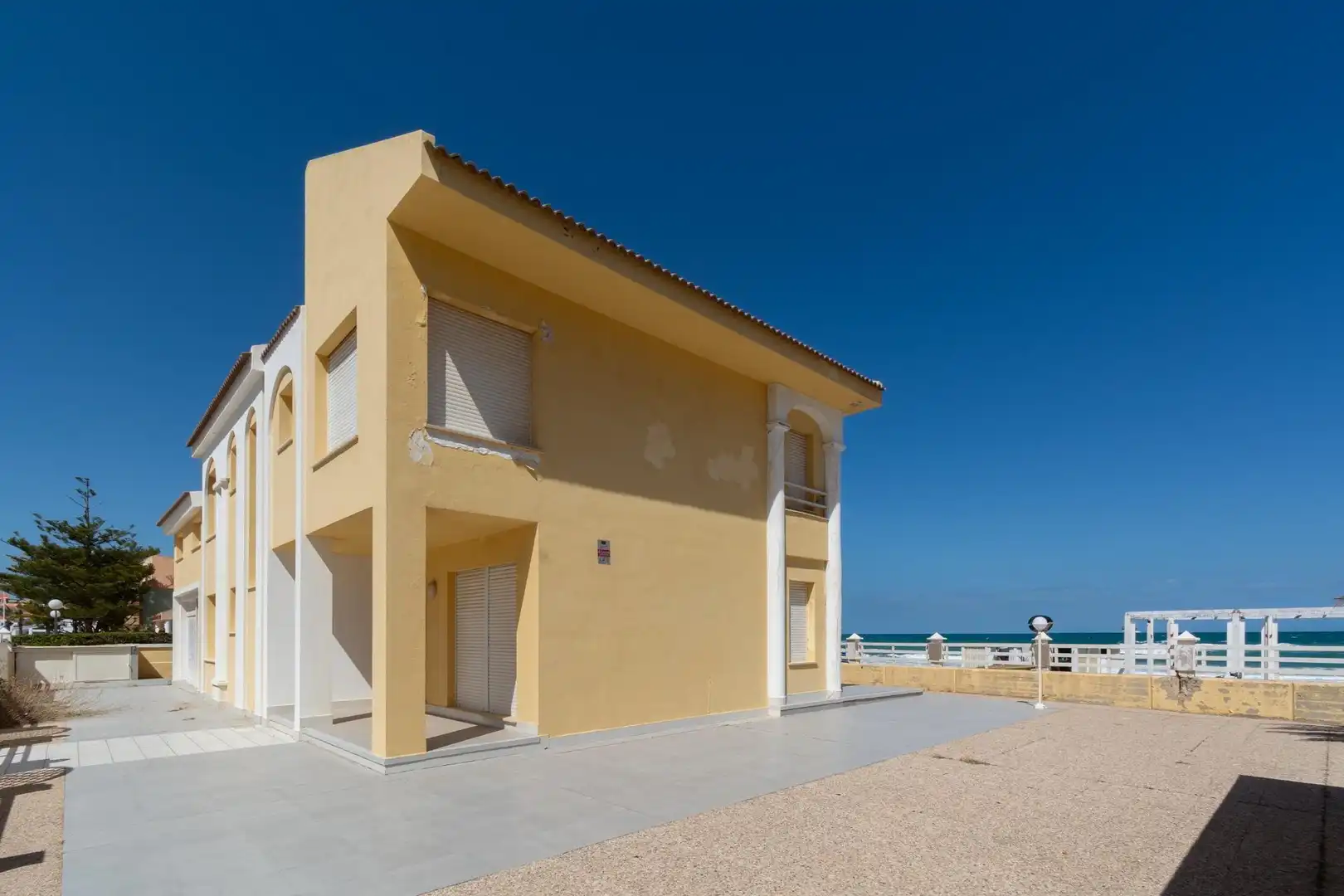 Vista exterior de Casa o xalet en venda en La Manga del Mar Menor amb Jardí privat, Terrassa i Traster