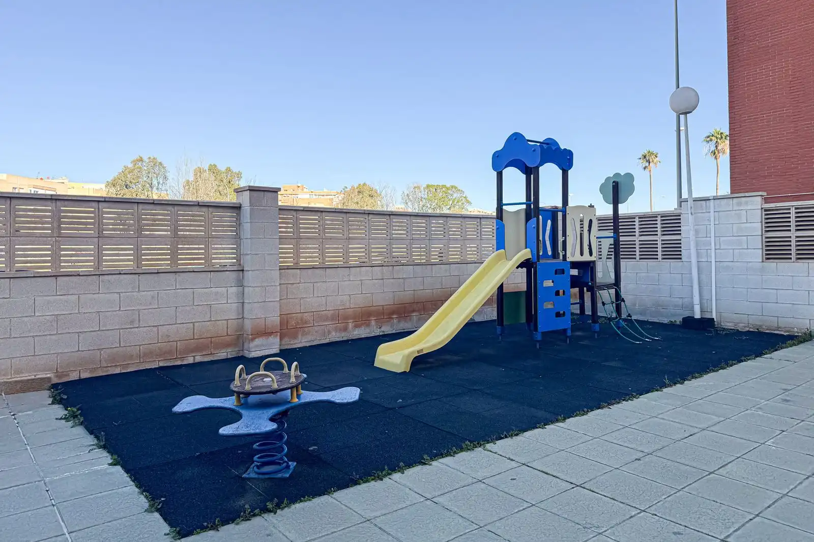 Parking de Piso en venta en Almería con Aire acondicionado, Calefacción y Terraza