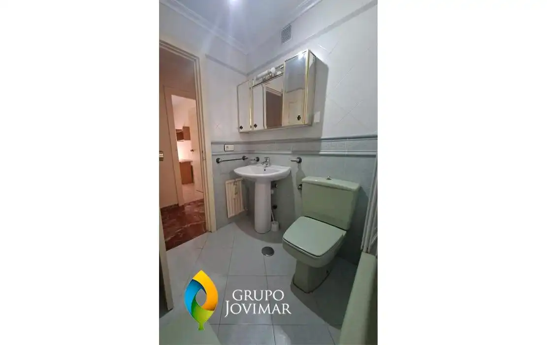 Baño de Piso en venta en Guadix con Calefacción, Terraza y Amueblado