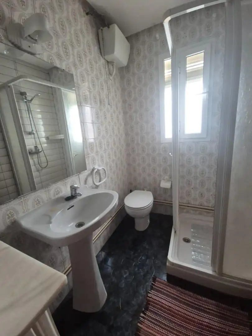 Badezimmer von Wohnung zur Miete in Puertollano mit Klimaanlage, Heizung und Terrasse