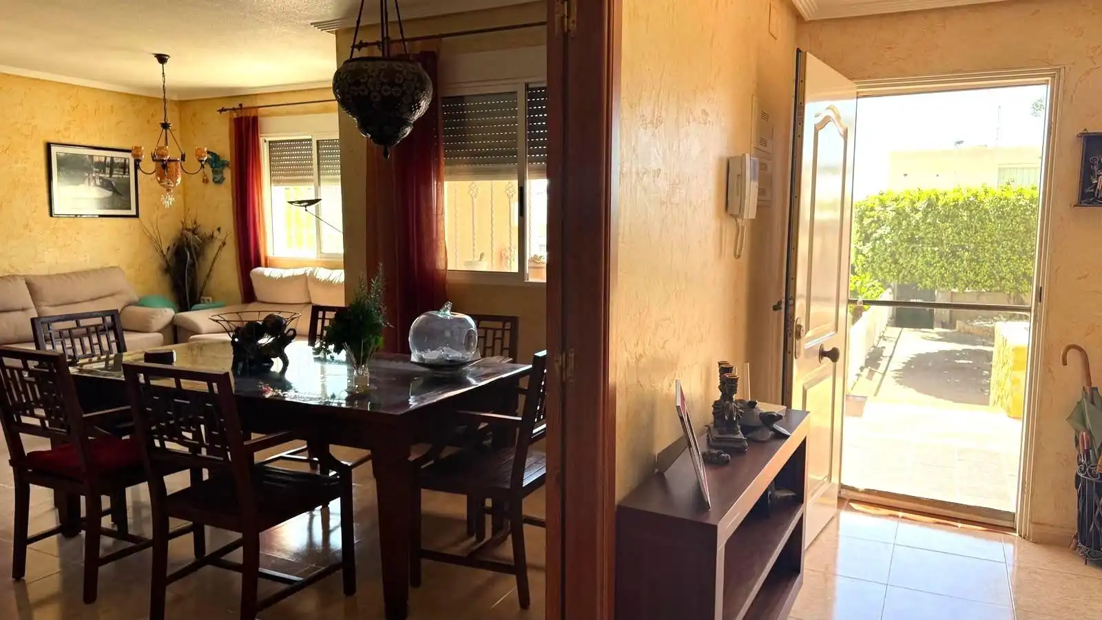 Menjador de Casa o xalet en venda en Orihuela amb Aire condicionat, Jardí privat i Traster