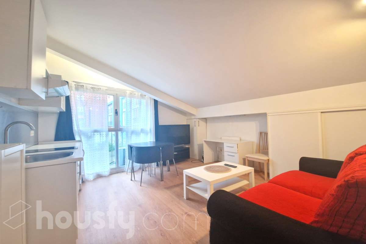 Sala de estar de Piso de alquiler en  Madrid Capital con Aire acondicionado, Calefacción y Amueblado