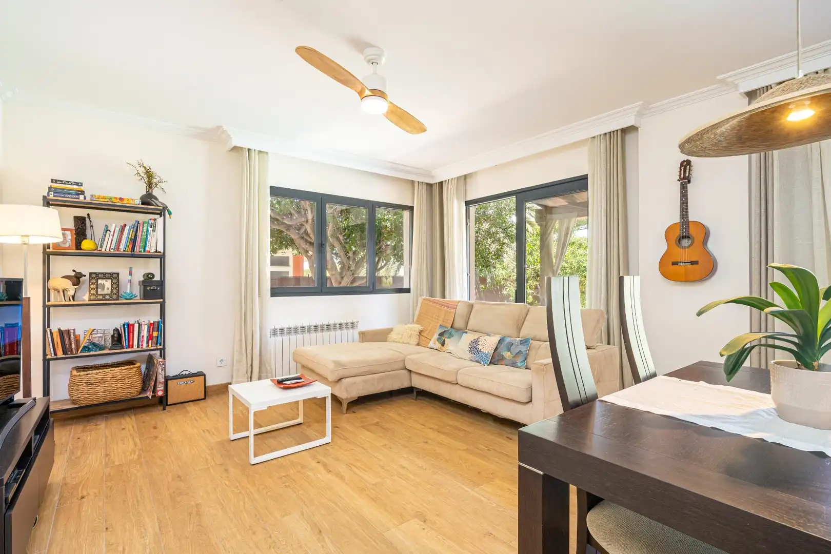 Sala d'estar de Casa o xalet en venda en Marratxí amb Jardí privat, Terrassa i Piscina