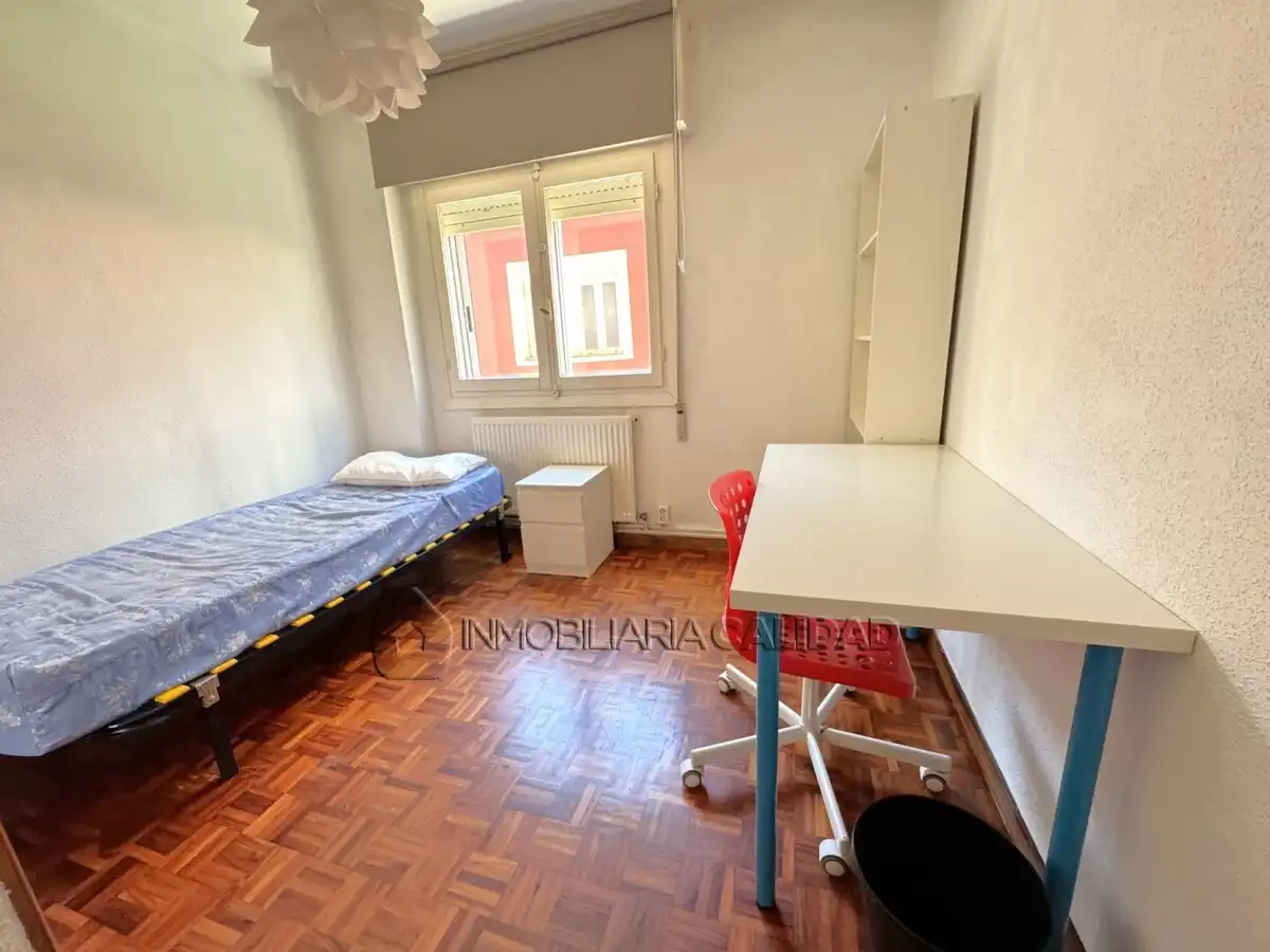Habitación de Piso de alquiler en Burgos con Calefacción, Terraza y Amueblado