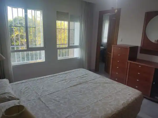 Schlafzimmer von Einfamilien-Reihenhaus zur Miete in Granada mit Klimaanlage, Privatgarten und Möbliert