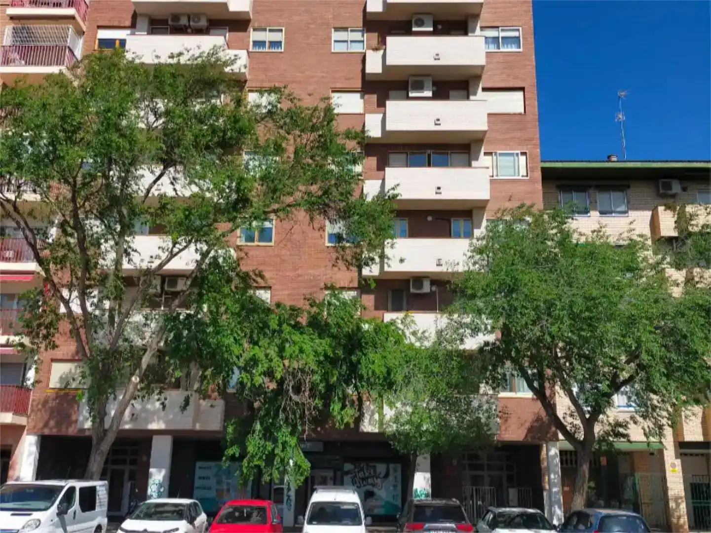 Vista exterior de Garatge de lloguer en Zaragoza