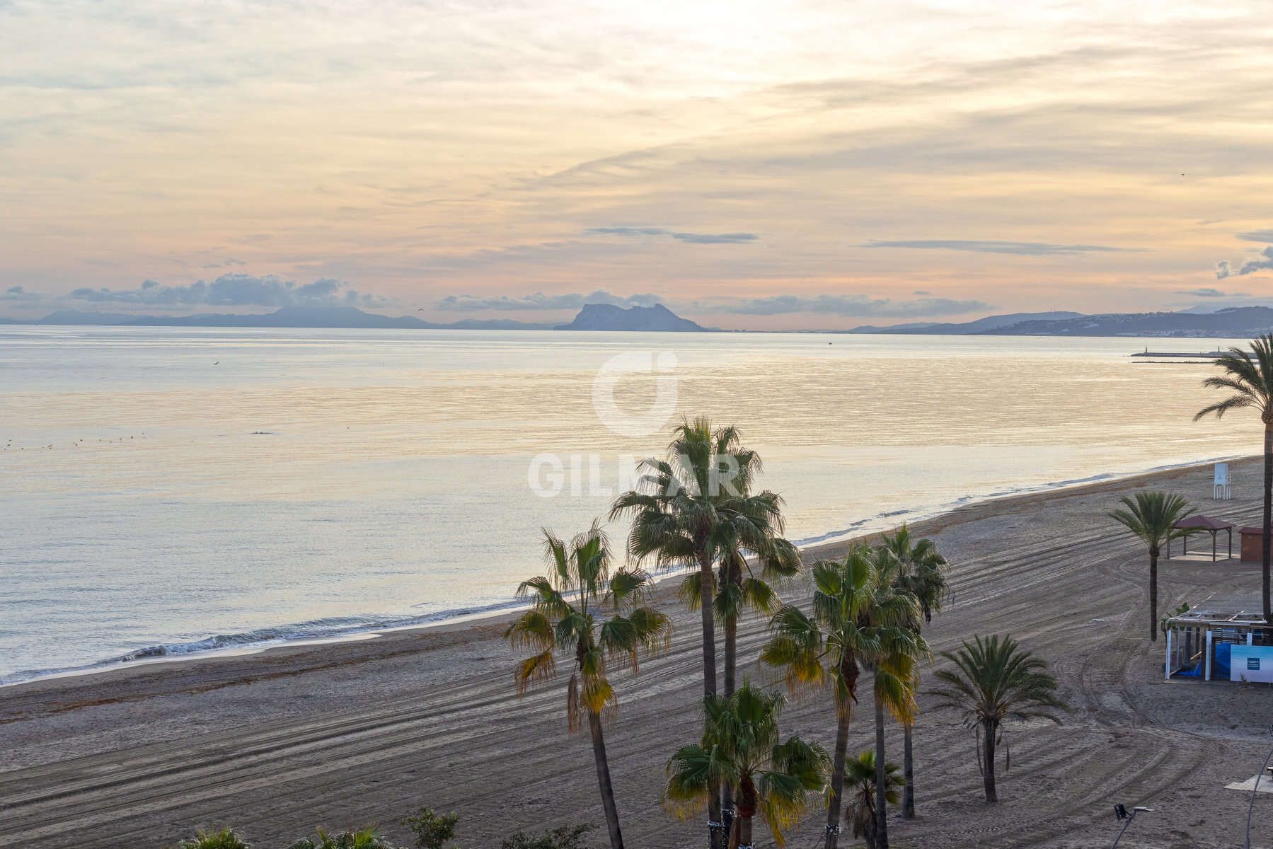 Vista exterior de Àtic en venda en Estepona amb Calefacció i Balcó