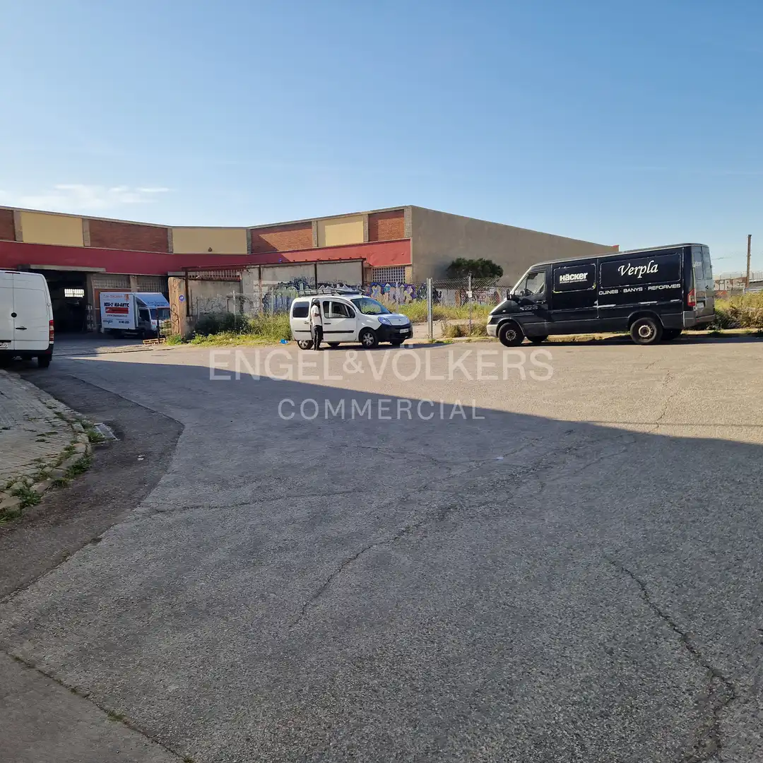 Aparcament de Nau industrial de lloguer en Sant Boi de Llobregat