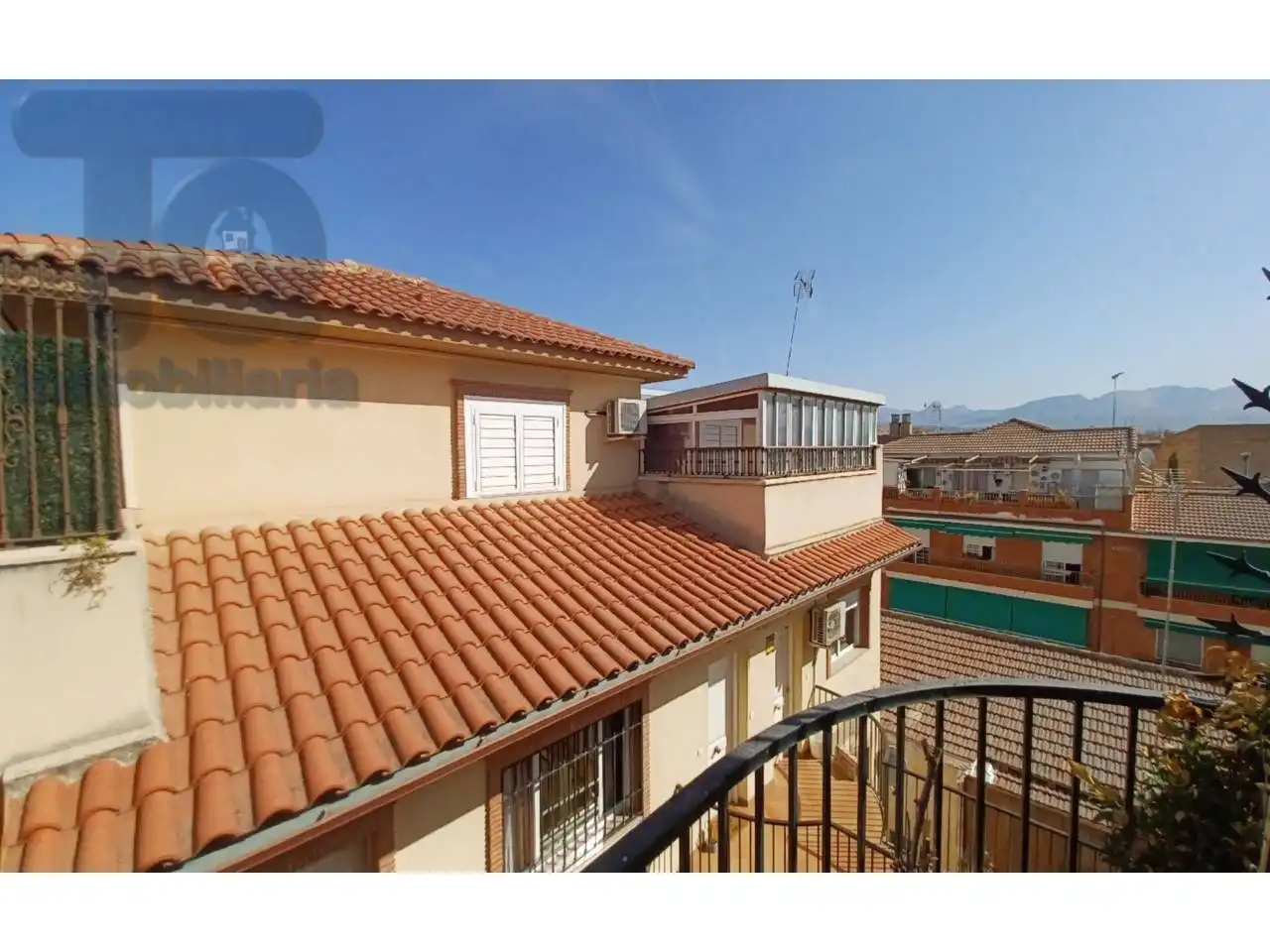 Vista exterior de Àtic en venda en Atarfe amb Aire condicionat, Terrassa i Piscina