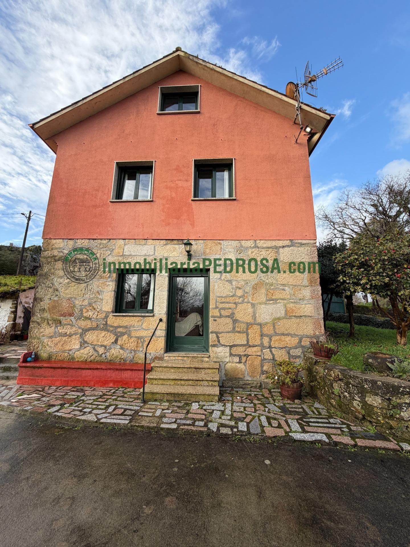 Exterior view of Houses for sale in Pontevedra Capital 