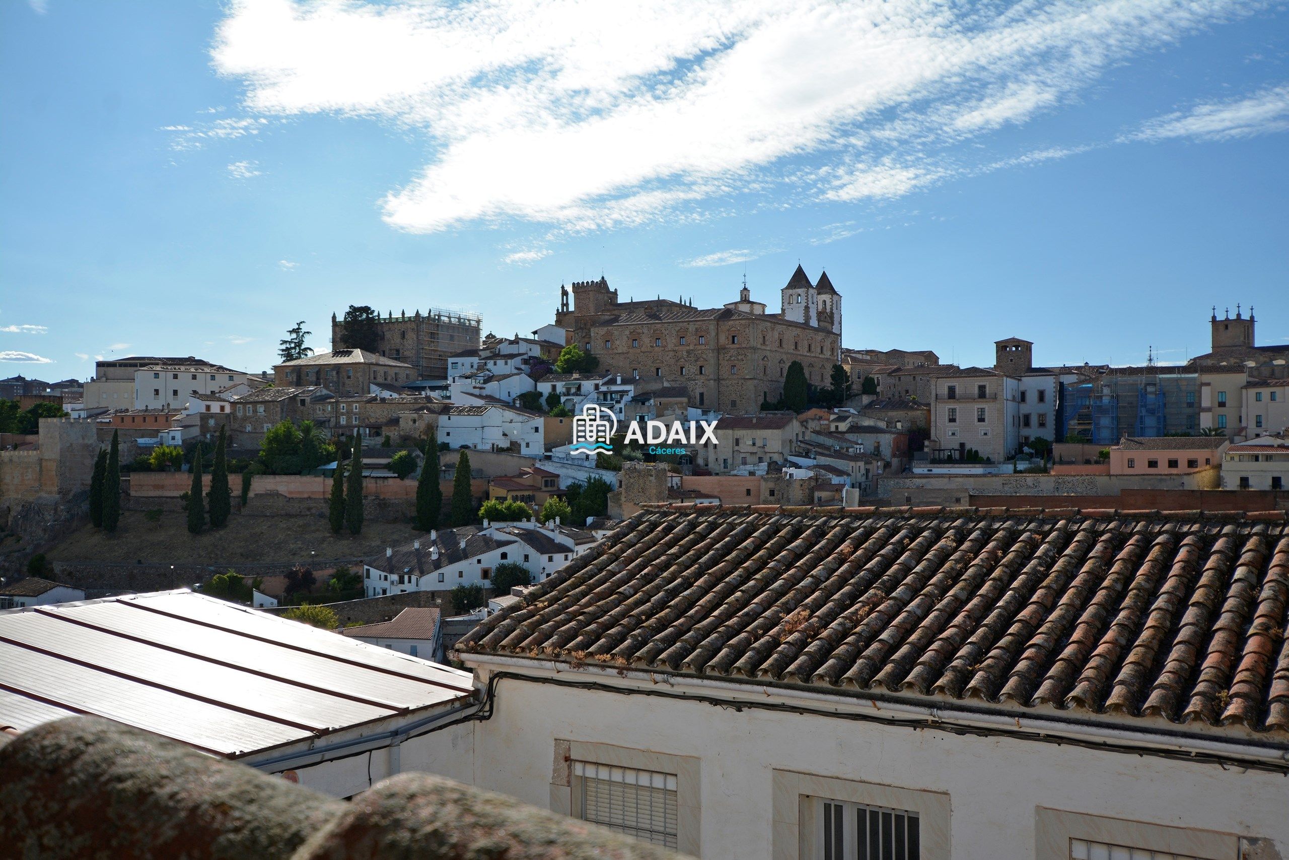 Exterior view of Single-family semi-detached for sale in Cáceres Capital  with Air Conditioner, Terrace and Furnished