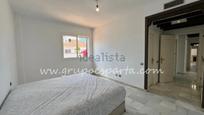 Dormitori de Casa o xalet de lloguer en Espartinas amb Aire condicionat, Jardí privat i Terrassa