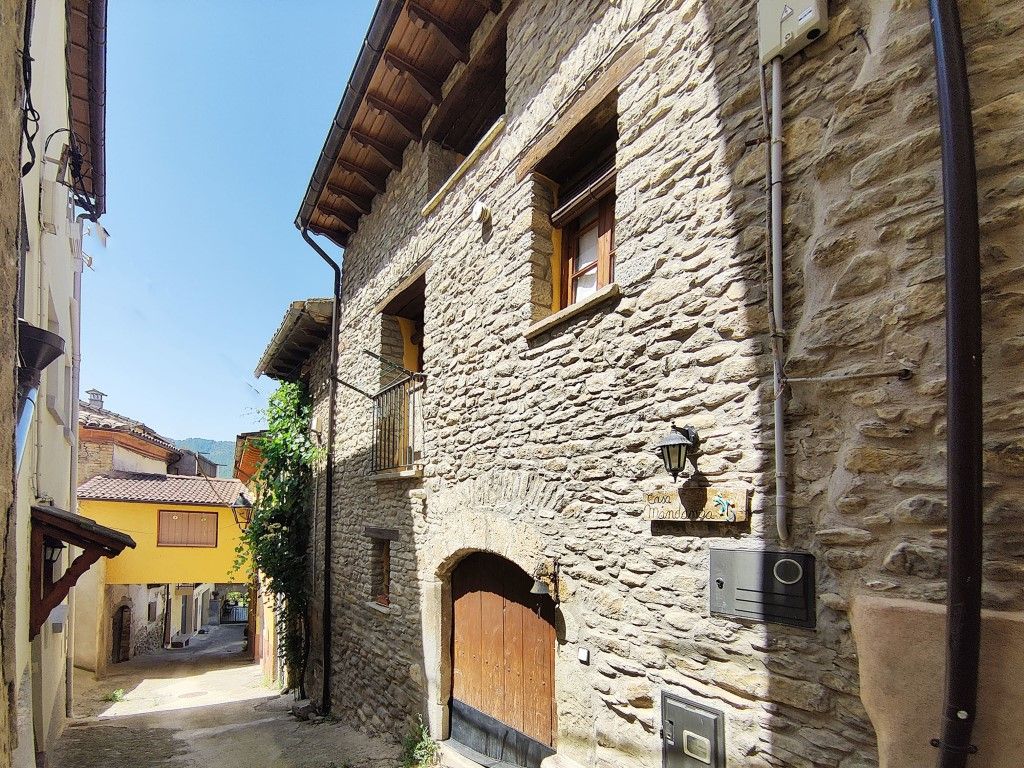 Exterior view of House or chalet for sale in Lascuarre