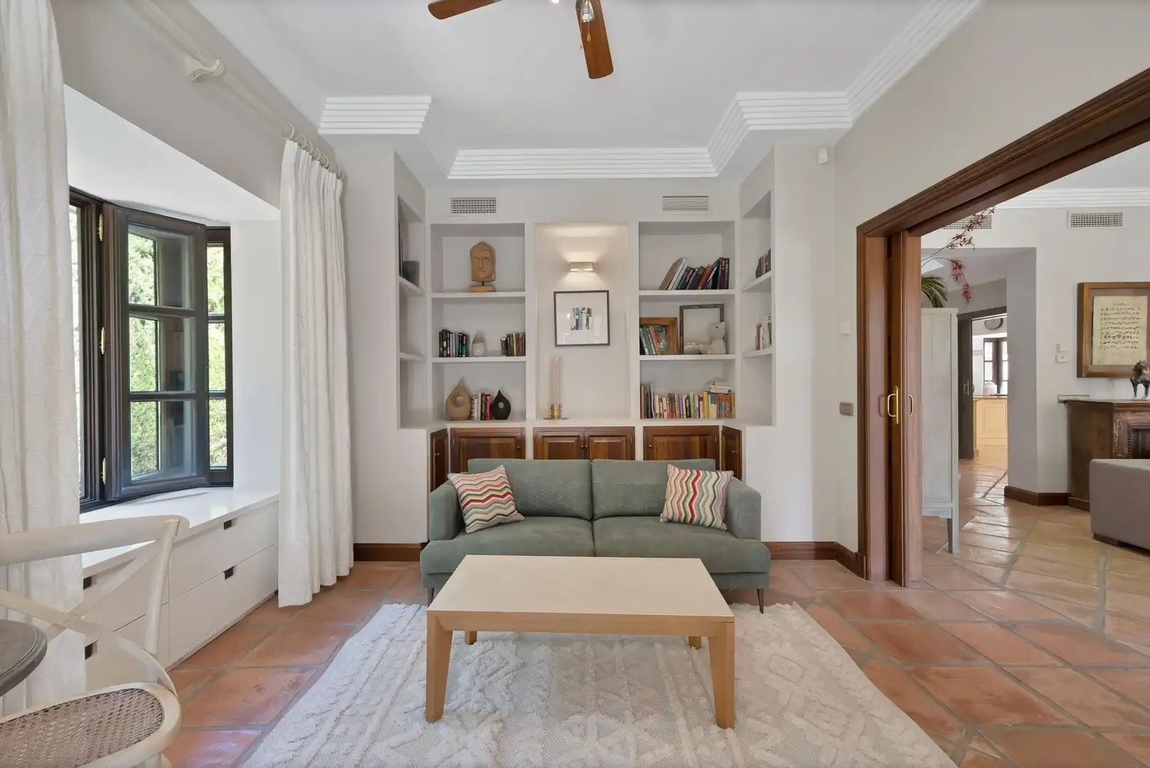 Sala de estar de Casa o chalet en venta en Marbella con Calefacción, Jardín privado y Terraza