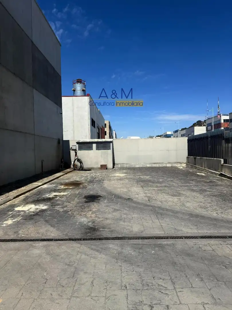 Nave industrielle avec ascenseur à louer à Metano, imagen 2