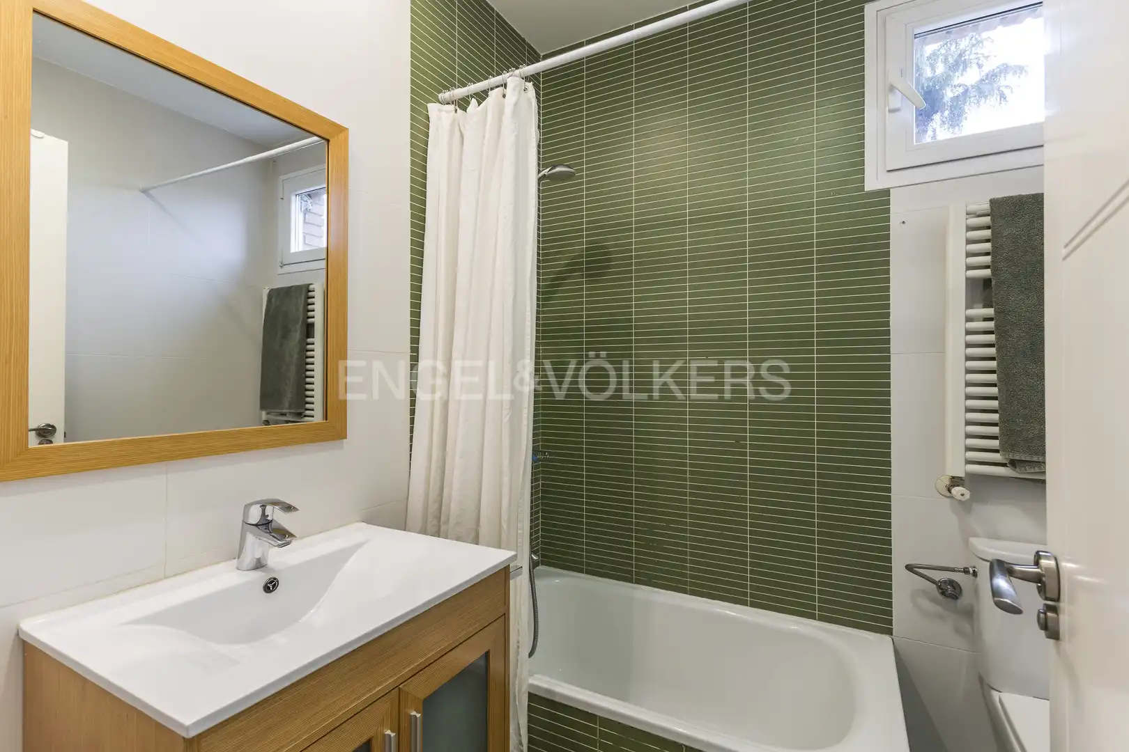 Baño de Piso de alquiler en Madrid con Aire acondicionado, Calefacción y Parquet