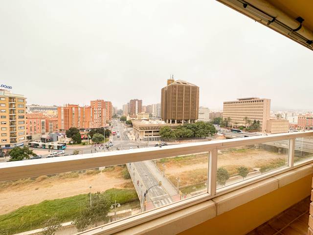 Ático en Alquiler en Calle Linaje, 1 en Ensanche Centro - Puerto